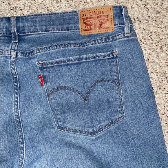 Levi’s 711 Skinny Jeans - Picture 4 of 4